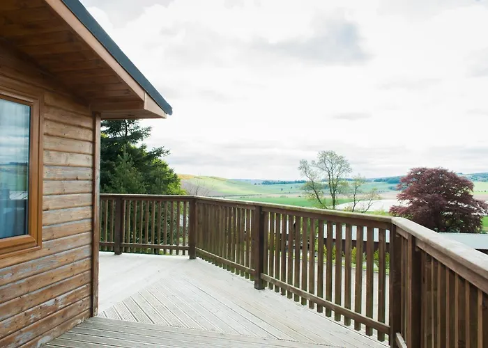 Kingfisher Lodge With Hot Tub