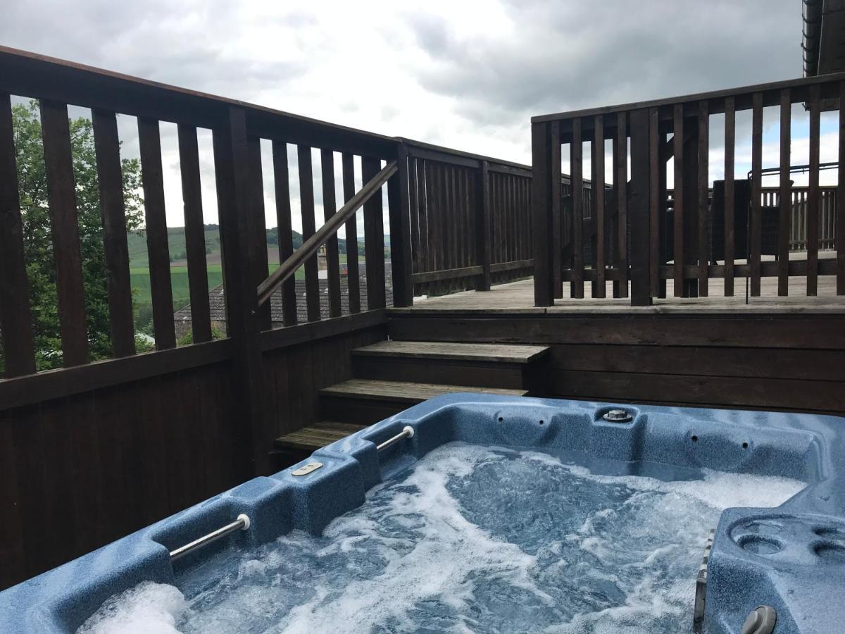 Kingfisher With Hot Tub Chalet Cupar